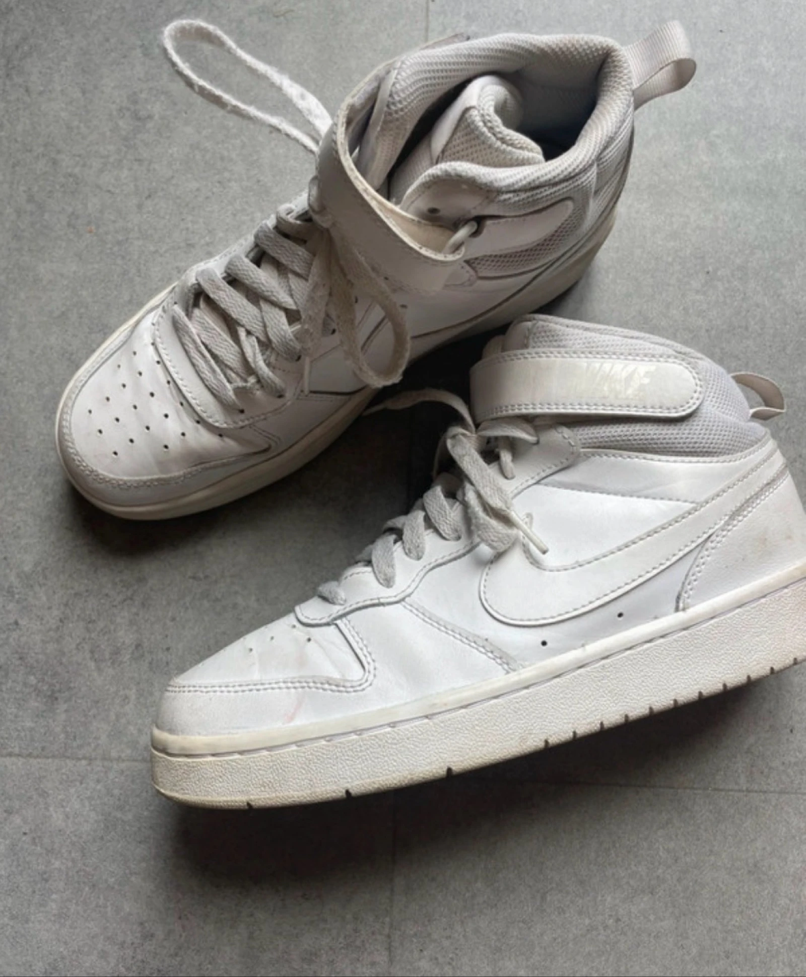 white Nike high-top lace-up sneaker – photo 3
